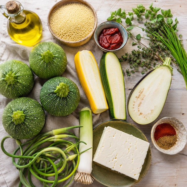 Ingrediënten voor gevulde zapalito's met couscous en tuingroenten