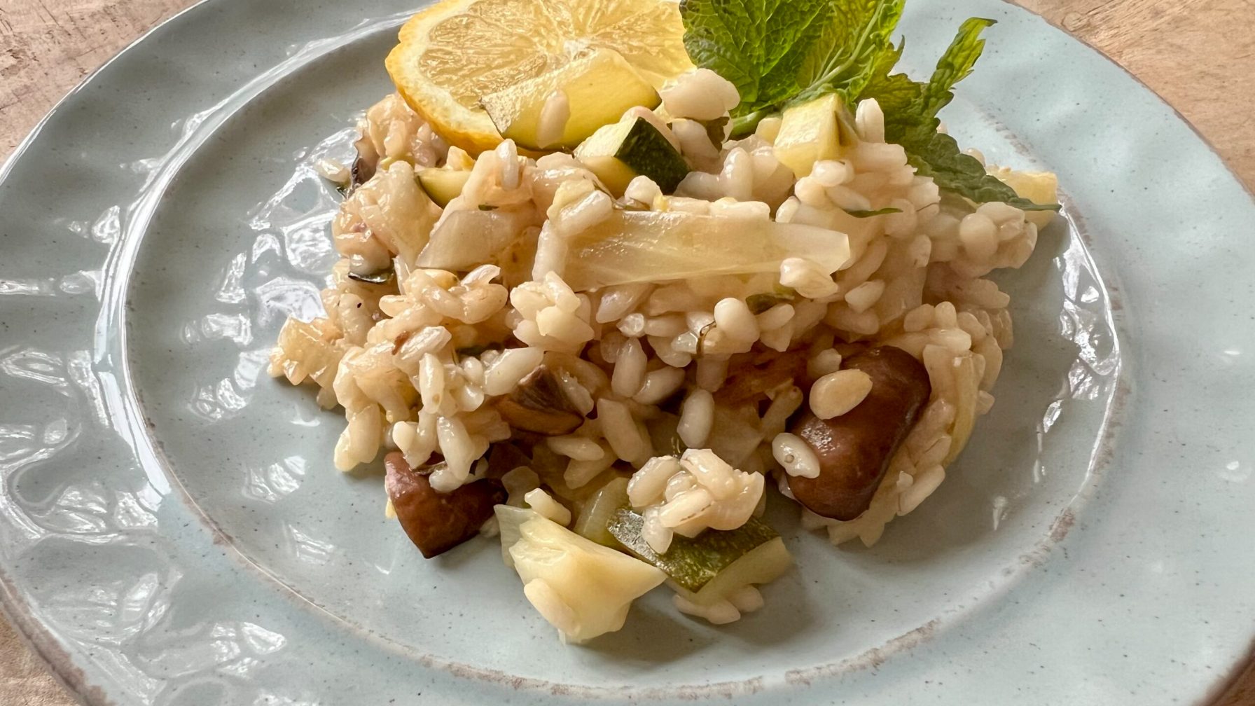 Risotto met paddenstoelen, venkel, citroenmelisse en salie